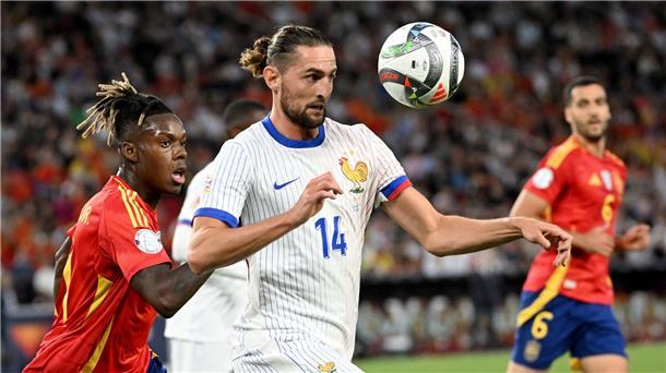 Frankreichs Nationalspieler Adrien Rabiot soll Olympique Marseille nach einer Kabinenschlägerei verlassen. (Archivbild)