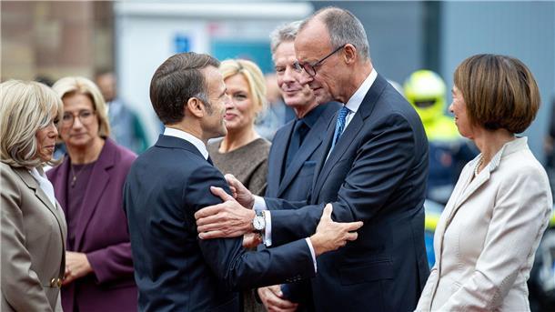 Merz mahnt zu „Kraftanstrengung“ und „Aufbruch“ Frankreichs Präsident Emmanuel Macron ist Ehrengast in Saarbrücken.