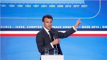 Frankreichs Präsident Emmanuel Macron kündigt unter anderem vereinfachte Kredite für Zukunftstechnologien an.