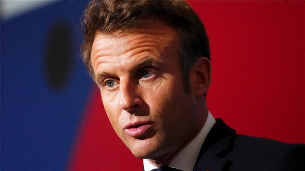 London hebt Fracking-Verbot wegen Energiekrise auf Frankreichs Präsident Emmanuel Macron strebt rund 50 Offshore-Windparks auf See an sowie sechs bis acht neue Atomkraftwerke.