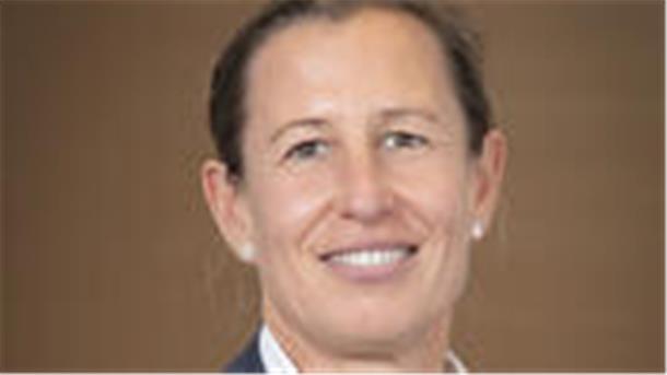 Eine Frau mit dunklen Haaren