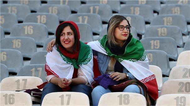 Frauen in Fußballstadien sind im Iran keine Selbstverständlichkeit. (Archivbild)