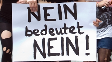 Frauen protestierten gegen die Verharmlosung sexueller Gewalt.