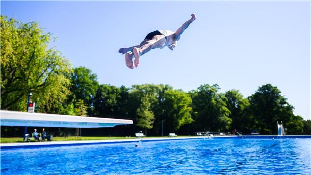 Startschuss in die Freibadsaison - Hoffnung auf Sommerspaß Freibadsaison im Nordwesten.