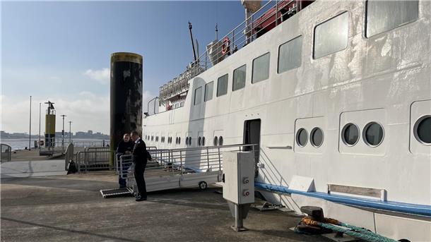 „Mini-Kreuzfahrt“ ab Bremerhaven: Die „Fair Lady“ bringt Gäste nach Helgoland Die "Fair Lady" liegt im Hafen von Bremerhaven. Seit Freitag fährt die "Fair Lady" wieder regelmäßig von Bremerhaven nach Helgoland.