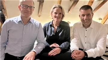 Freude zum Jahresende: Die deutsche Airbus-Führung mit Gerd Weber, Nicole Dreyer-Langlet und André Walter beim Hintergrundgespräch mit Journalisten.