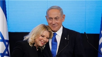 Freudestrahlend: Benjamin Netanjahu mit seiner Frau Sara Netanjahu.