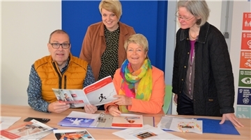 Besprechung im Wir-Laden