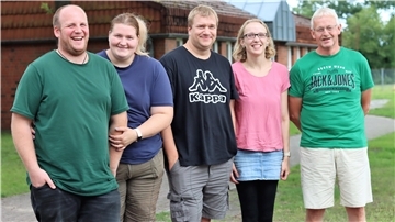 Freuen sich auf eine große Jubiläumsschützenfestssause in Breddorf (von links): Ingo Harms, Julia Harms, Schützenkönig Nils Monsees, Damenkönigin Sabrina Monsees, Peter Mohrmann.