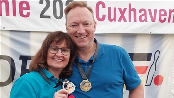 Freuen sich auf ihren Einsatz in der Nationalmannschaft auf heimischen Bahnen: Claudia Lippka und Jens Kohlenberg vom Keglerverein Bremerhaven.