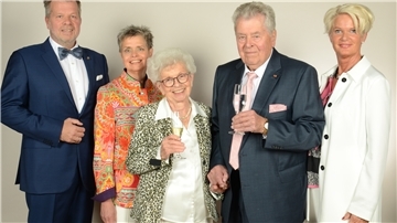 Freuen sich über die Auszeichnung: Ulrich Seier, Regina Seier, Marianne Seier, Klaus Seier und Petra Seier. Foto: privat