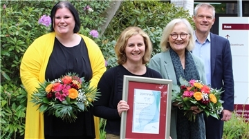 Freuen sich über die erfolgreiche Zertifizierung (von links): Controlling-Leiterin Christina Dummann, Schulleiterin Dorothea Siebenand, Qualitätsmanagementbeauftragte Gesine Brockhoff und Lars Wißmann, Theologischer Direktor.