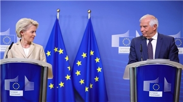 Freuen sich über die Nachrichten aus dem Nahen Osten: Ursula von der Leyen und Josep Borrell. (Archivbild)