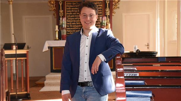 Vikar Niklas Köster in der Kirche.