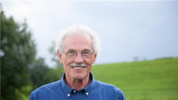 Freute sich über das Engagement der Dorumer Glashaus-Bewohner und ein paar Tage an der Wurster Küste: Professor Dr. Rainer Grießhammer.