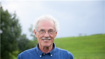 Freute sich über das Engagement der Dorumer Glashaus-Bewohner und ein paar Tage an der Wurster Küste: Professor Dr. Rainer Grießhammer.