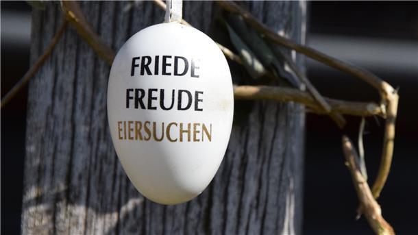 „Friede, Freude, Eiersuchen“: Dieses Exemplar ist am Ostereistedter Hanni Hase-Weg zu finden.