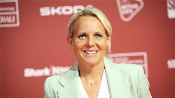 Friederike „Fritzy“ Kromp lächelt in die Kamera.
