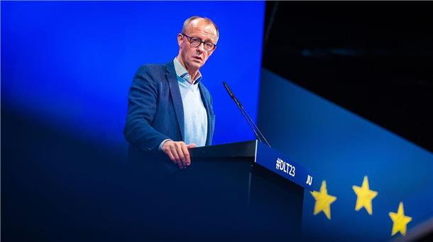 Merz: „Chancen, Bundesregierung spätestens 2025 abzulösen“ Friedrich Merz, CDU-Bundesvorsitzender und Fraktionsvorsitzender der CDU/CSU-Fraktion, spricht auf dem 75. Deutschlandtag der Jungen Union.