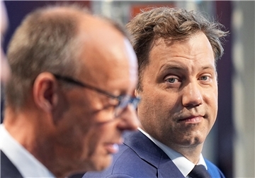 Friedrich Merz, CDU-Kanzlerkandidat, und Lars Klingbeil (rechts), SPD-Co-Chef,