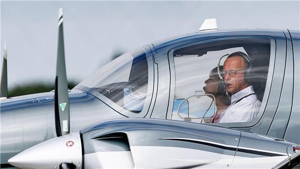 Langjähriger Freund: Merz war früher wesentlich arroganter Friedrich Merz ist leidenschaftlicher Hobbypilot. (Archivbild)