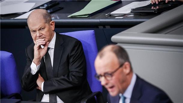 Friedrich Merz und Olaf Scholz bei der Generaldebatte im Bundestag.