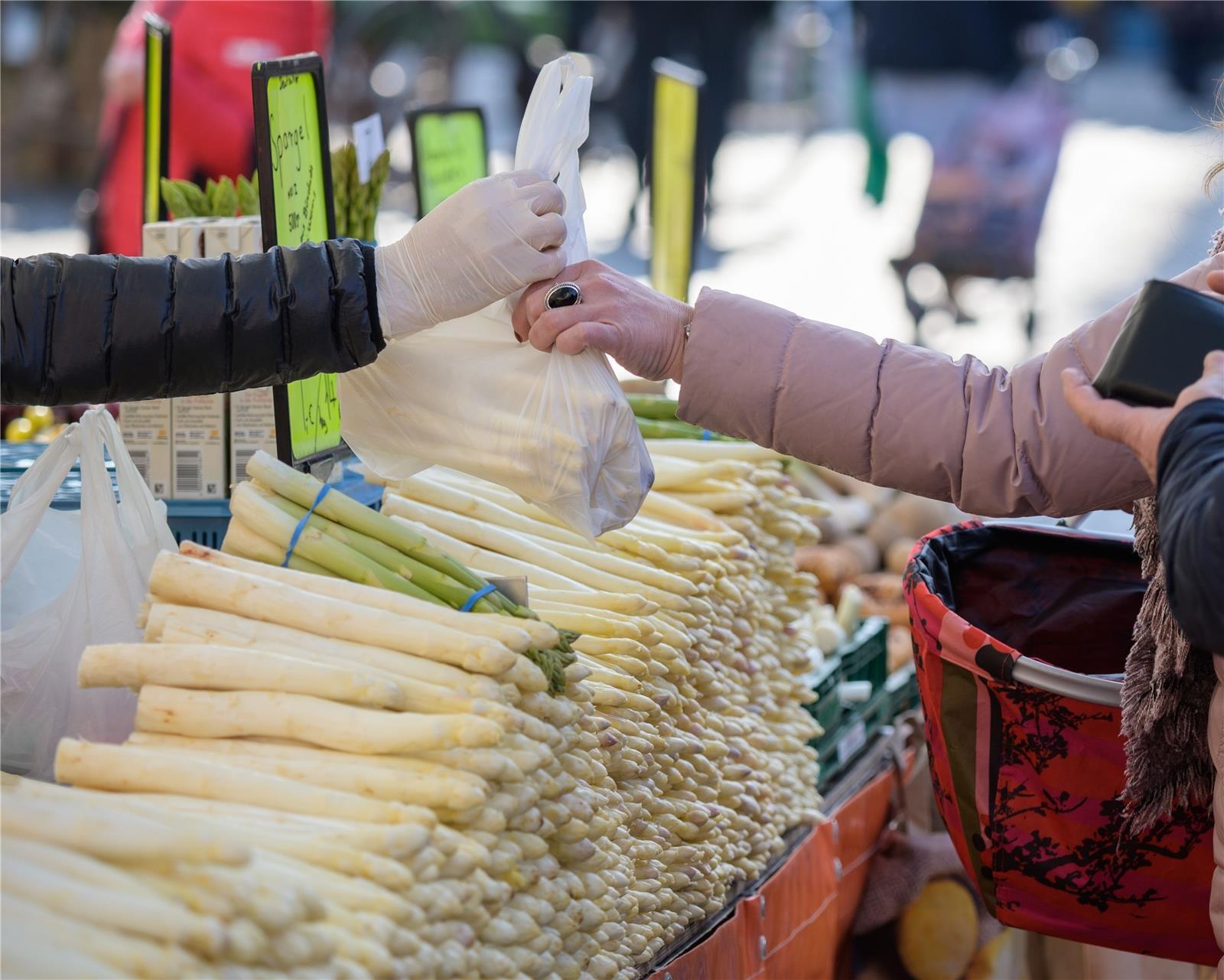 Frischer Spargel aus der Region wird auch angeboten werden auf dem Landfrauenmar...