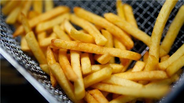 Dreimal Pommes pro Woche erhöht Diabetes-Risiko erheblich Fritten-Fans mögen es schon geahnt haben. Häufig Pommes auf dem Teller zu haben, ist der Gesundheit nicht sonderlich zuträglich.