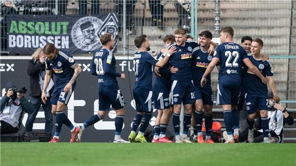 Früher Duisburger Jubel nach Tobias Flecksteins 1:0 in der 6. Minute. 