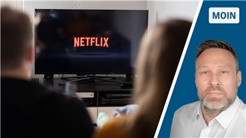 Ein paar schaut Netflix, rechts in der Kombi ist ein Redakteur zu sehne.