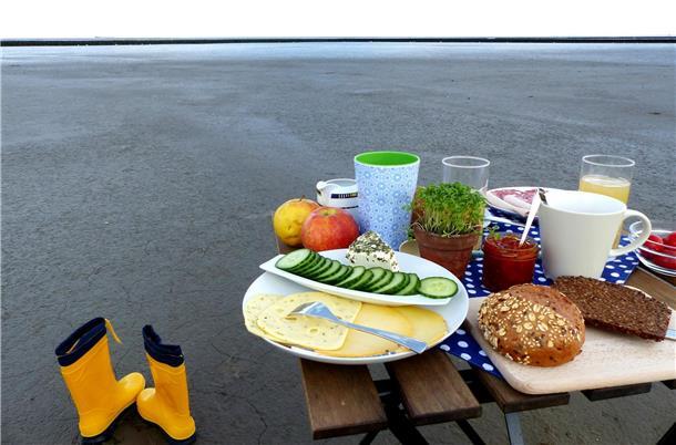 Frühstücken an der Wasserkante - das Konzept ist von Anfang an aufgegangen. Und das „Watt‘n Frühstück“ erfreut sich ungebrochen großer Beliebtheit.