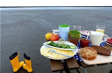 Frühstücken an der Wasserkante - das Konzept ist von Anfang an aufgegangen. Und das „Watt‘n Frühstück“ erfreut sich ungebrochen großer Beliebtheit.