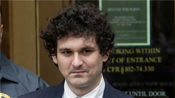 Kryptogründer Bankman-Fried aus Hausarrest in Haft verlegt FTX-Gründer Sam Bankman-Fried verlässt ein Bundesgericht in Manhattan, New York.