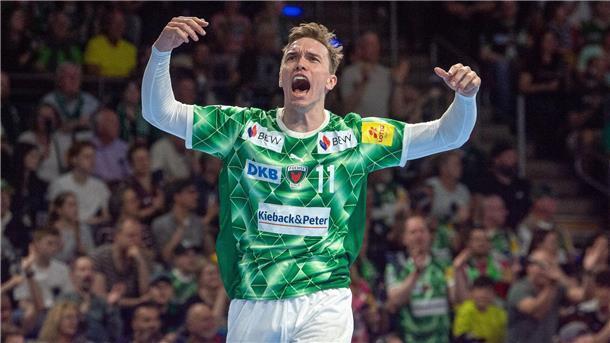 Titel rückt näher: Berlin gewinnt Topspiel gegen Hannover Füchse-Profi Lasse Andersson hat in der ersten Halbzeit eine Trefferquote von 100 Prozent.