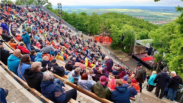 Fünf Jahre wurde das Theater am Hexentanzplatz in Thale aufwendig saniert - und am Samstagabend wiedereröffnet.