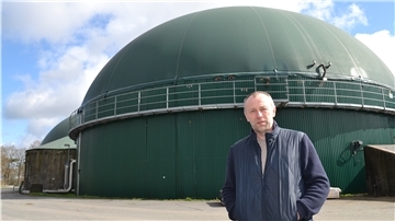 Fünf Mal musste Onno Wilberts, Geschäftsführer der Biogas Ahe GmbH, in diesem Jahr schon wertvolles Biogas abfackeln. Foto Hansen