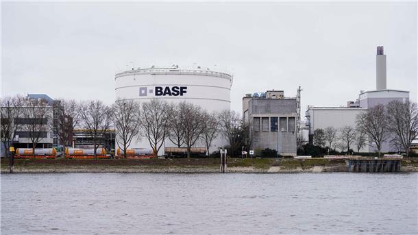 BASF setzt weiter auf China als Wachstumsmarkt Für 2023 peilt die BASF-Führung weiter einen Umsatz von 84 bis 87 Milliarden Euro an.