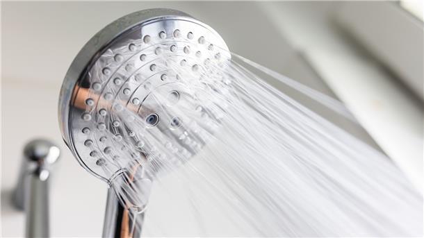Für alle Sportanlagen der Gemeinde wird künftig nur noch kaltes Wasser zur Verfügung stehen.