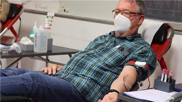 Für Armin Springwald (Foto) hätte es das Angebot nicht gebraucht. Der Kirchtimker spendet auch so regelmäßig sein Blut. Interesse an dem kostenlosen Antikörper-Test hat er dennoch. Noch bis zum 16. April führt der DRK-Blutspendedienst (NSTOB) diese bei Spendeterminen durch.