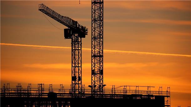 Deutsche Wirtschaft geht ohne Rückenwind ins Jahr 2024 „Für das erste Quartal 2024 zeichnet sich erneut ein Rückgang der Wirtschaftsleistung ab“, sagt Commerzbank-Chefvolkswirt Krämer.