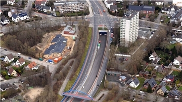 Hafentunneleinfahrt aus der Vogelperspektive