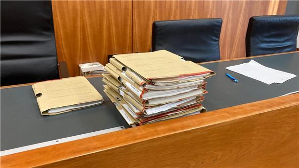 Getötete 14-Jährige: Angeklagter wegen Mordes verurteilt Für den Fall eine Jugendkammer, da der Beschuldigte zur Tatzeit 20 Jahre und elf Monate alt und somit Heranwachsender war.