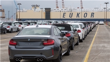 Für den flexiblen Einsatz auf dem Bremerhavener BLG-Autoterminal will der GHB nun Teilzeitkräfte einstellen. Foto: Wagner/dpa