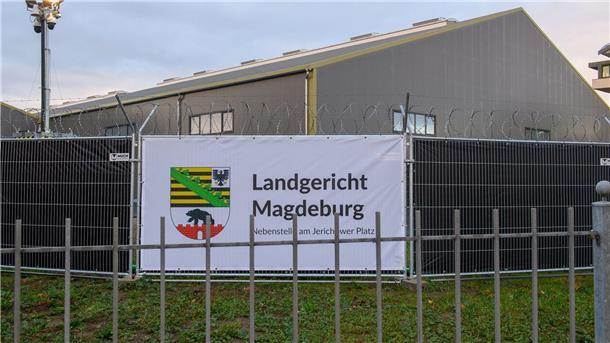 Prozess gegen Todesfahrer von Magdeburg beginnt Für den Prozess ist ein Interims-Gerichtsgebäude errichtet worden. (Archivbild)