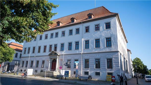 Für den tödlichen Stoß auf einer Bahnhofstreppe muss ein junger Mann in die Psychiatrie - diese Entscheidung des Landgerichts Lüneburg ist nun rechtskräftig. (Archivfoto)