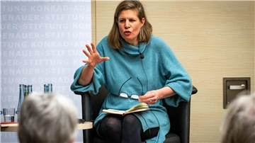 Für die Autorin Maren Wurster war das Schreiben auch eine Art Therapie, so kann sie ihre Familiengeschichte verarbeiten
