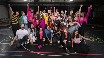 Für die Darsteller, die Crew und das Orchester hat mit dem Probenstart für „&JULIA“ die heiße Phase bis zur Deutschlandpremiere am 30. Oktober begonnen.