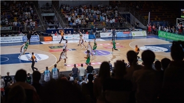 Für die Eisbären Bremerhaven beginnt auch die Saison 2024/2025 mit einem Heimspiel. Zum Auftakt der vergangenen Saison ging es in der Stadthalle gegen die EPG Baskets Koblenz.