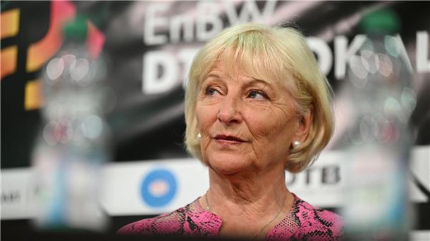 Turn-Skandal: Ex-Bundestrainerin Koch lässt Amt ruhen Für die frühere Bundestrainerin Ulla Koch hat der Turnskandal vorübergehend Konsequenzen.