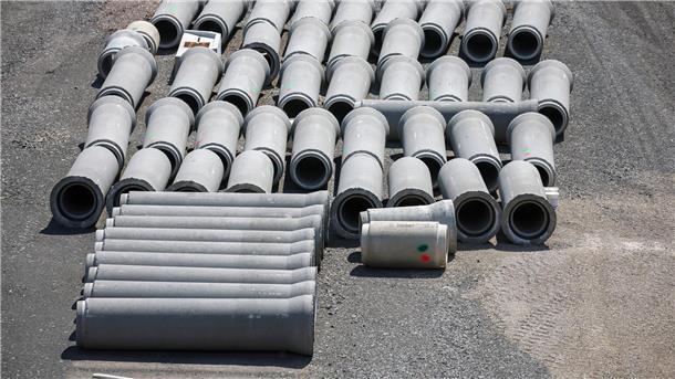 Für die Herstellung von Betonrohren wird üblicherweise Zement benötigt, bei dessen Produktion viel CO2 entsteht. (Symbolbild)